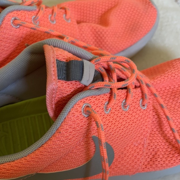 Nike - Picture 8 of 11